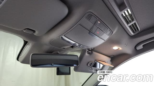 Mercedes-Benz E-Class 2019 — ფოტო 17/20