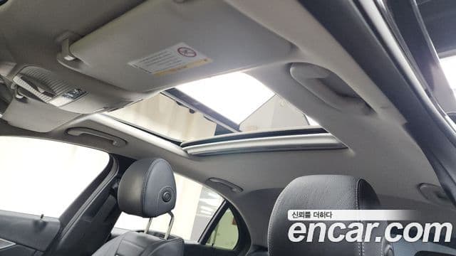 Mercedes-Benz E-Class 2019 — ფოტო 19/20