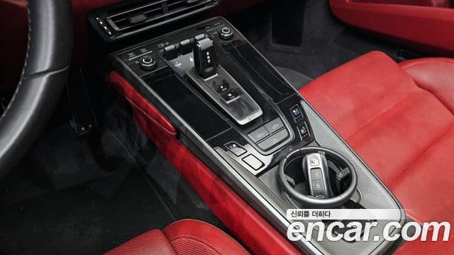 Porsche 911 2020 — Photo 2/20