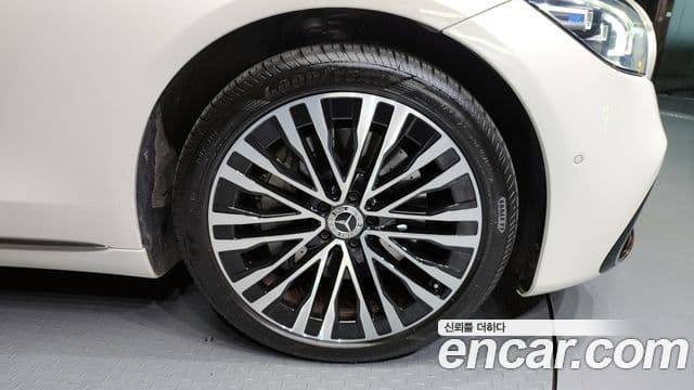 Mercedes-Benz S-Class 2023 — Photo 15/20
