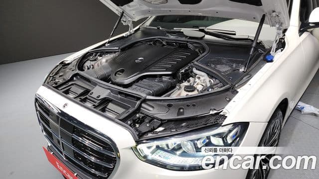 Mercedes-Benz S-Class 2023 — Photo 7/20