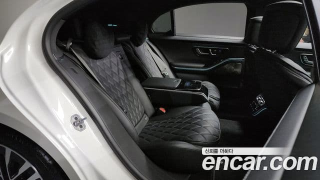 Mercedes-Benz S-Class 2023 — Photo 9/20