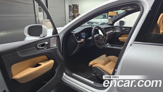 Volvo XC60 2025 — Şəkil 13/20