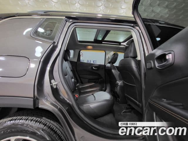 Jeep Compass 2020 — Şəkil 19/20