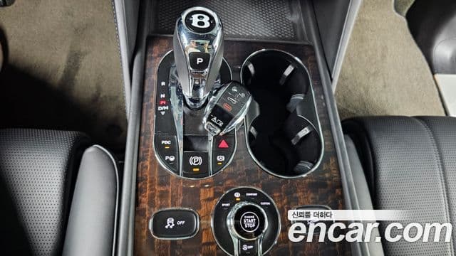 Bentley Bentayga 2019 — ფოტო 9/20
