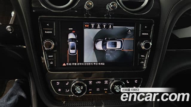 Bentley Bentayga 2019 — ფოტო 14/20