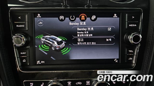 Bentley Bentayga 2019 — ფოტო 15/20