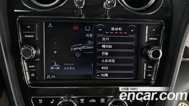 Bentley Bentayga 2019 — ფოტო 16/20
