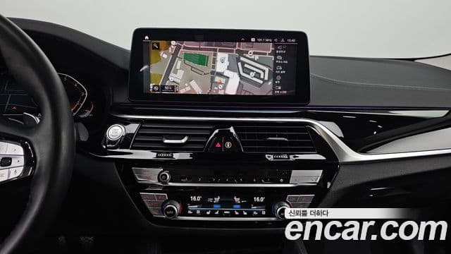 BMW 5 Series 2020 — Şəkil 10/20