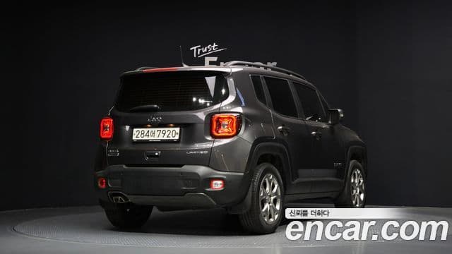 Jeep Renegade 2019 — ფოტო 16/20