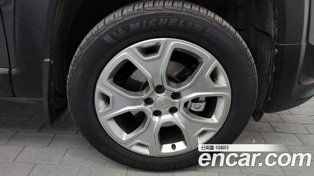 Jeep Renegade 2019 — ფოტო 13/20