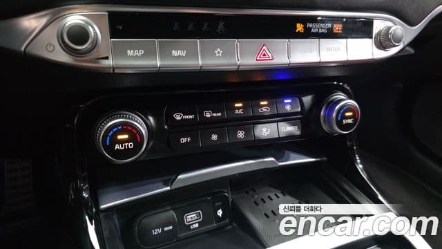 Kia Stinger 2020 — ფოტო 16/20