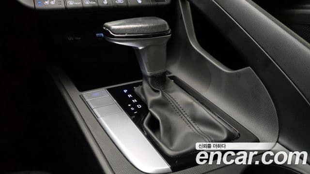 Hyundai The New Avante Hybrid 2021 — ფოტო 8/20
