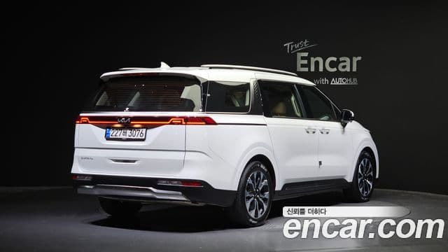 Kia Carnival 2023 — ფოტო 2/20