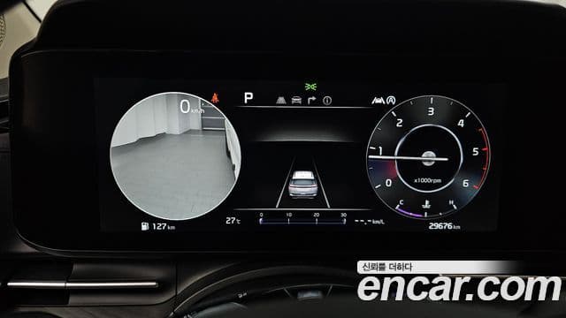 Kia Carnival 2023 — ფოტო 8/20