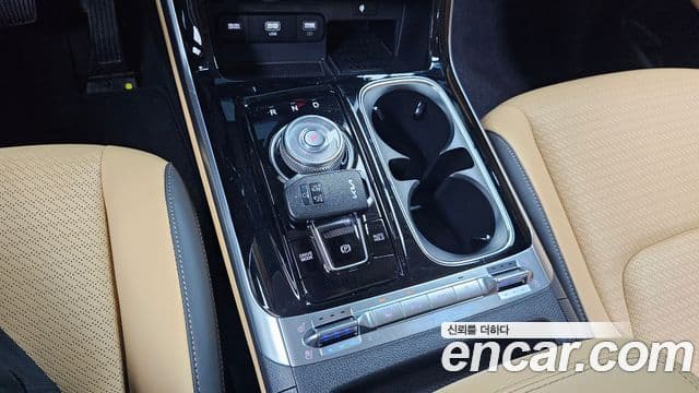 Kia Carnival 2023 — фото 9 из 20