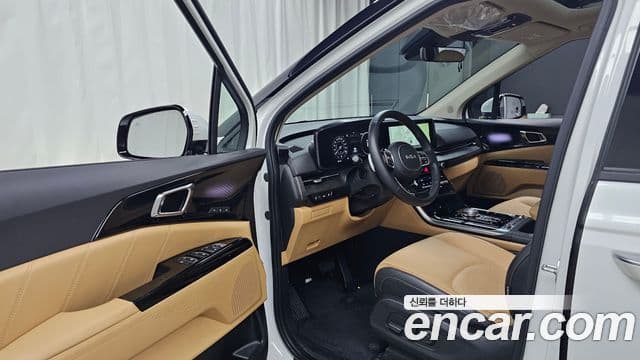 Kia Carnival 2023 — фото 10 из 20