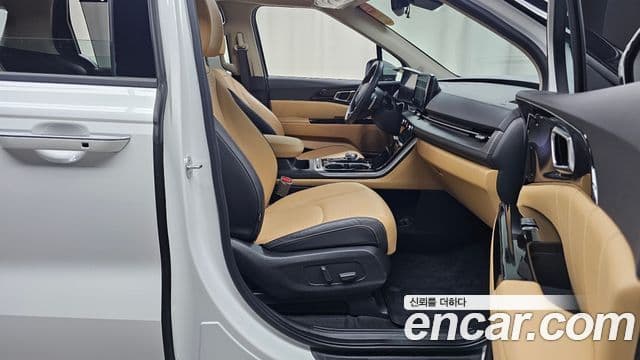 Kia Carnival 2023 — ფოტო 11/20