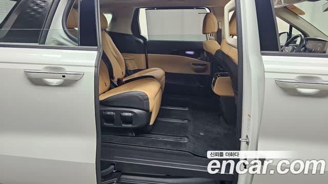 Kia Carnival 2023 — ფოტო 12/20