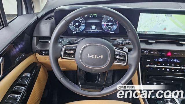 Kia Carnival 2023 — ფოტო 13/20