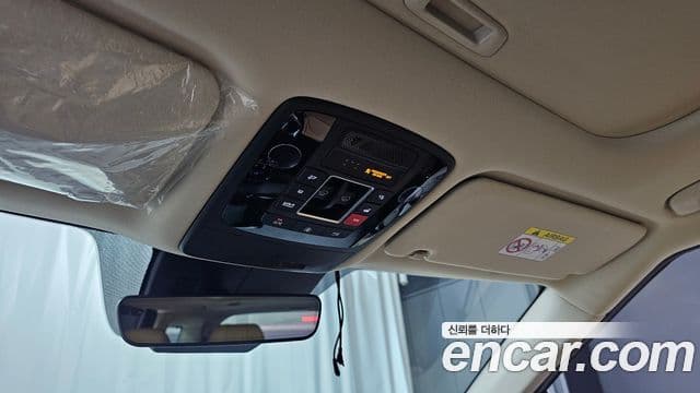 Kia Carnival 2023 — ფოტო 17/20