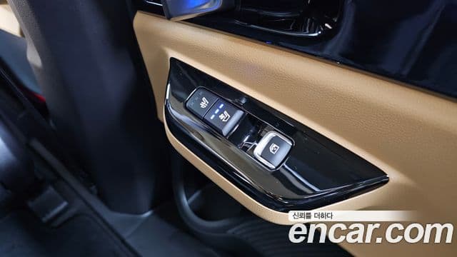 Kia Carnival 2023 — ფოტო 18/20