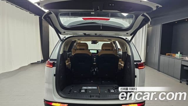 Kia Carnival 2023 — ფოტო 20/20