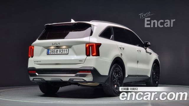 Kia Sorento 2023 — ფოტო 2/20