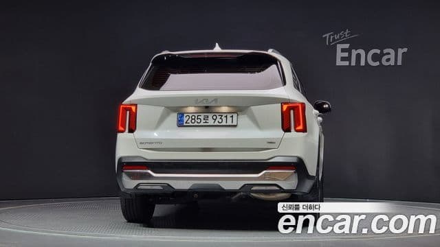 Kia Sorento 2023 — ფოტო 4/20