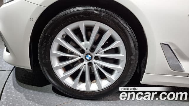 BMW 5 Series 2018 — Şəkil 5/20