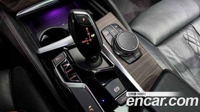 BMW 5 Series 2018 — Şəkil 9/20