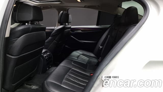 BMW 5 Series 2018 — Şəkil 12/20