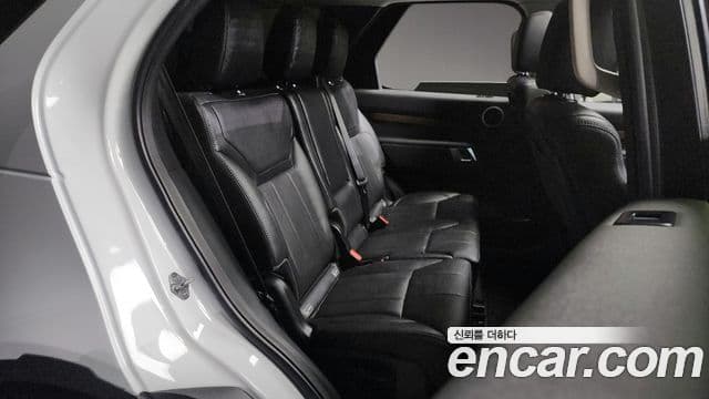 Land Rover Discovery 5 2019 — Şəkil 12/20