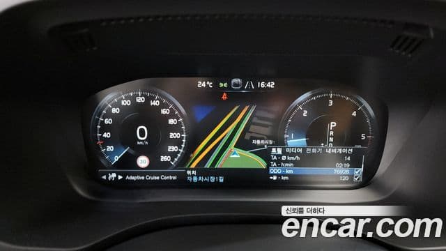 Volvo XC60 2020 — Photo 17/20