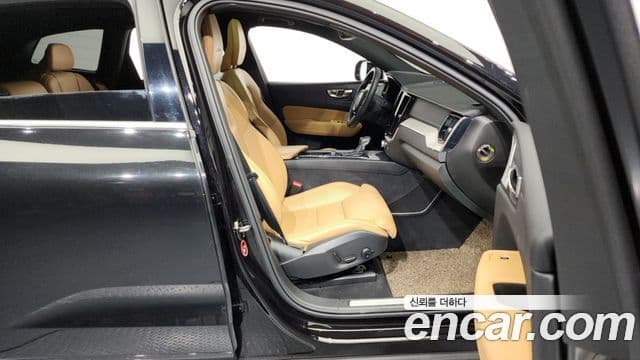 Volvo XC60 2020 — Photo 1/20