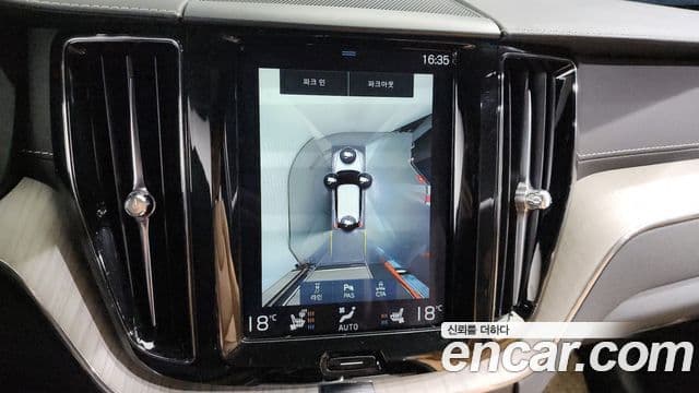 Volvo XC60 2020 — Photo 9/20
