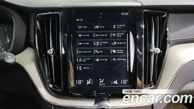 Volvo XC60 2020 — Photo 16/20