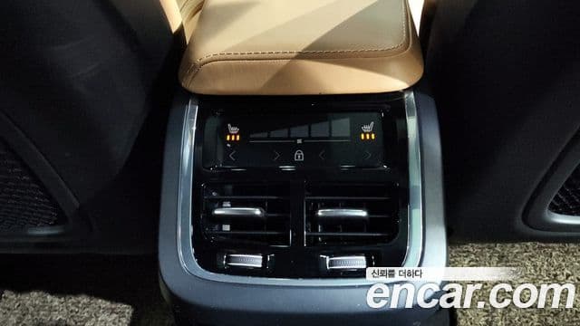Volvo XC60 2020 — Photo 10/20