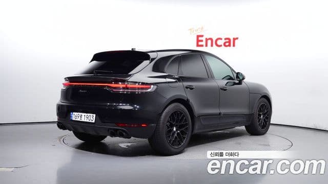 Porsche Macan 2019 — ფოტო 2/20