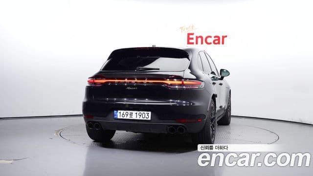 Porsche Macan 2019 — ფოტო 4/20