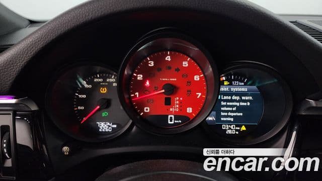 Porsche Macan 2019 — ფოტო 8/20