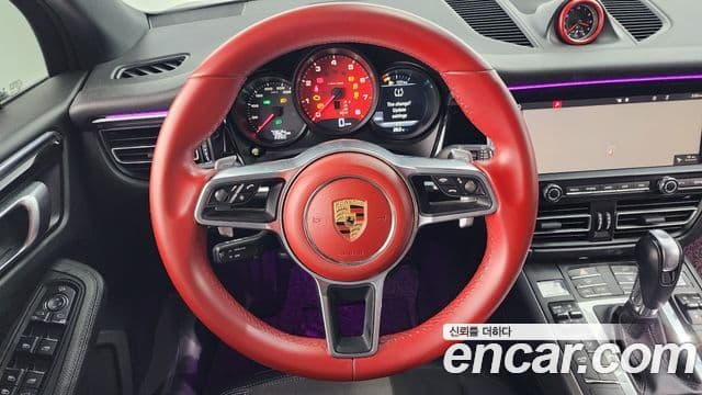 Porsche Macan 2019 — ფოტო 13/20