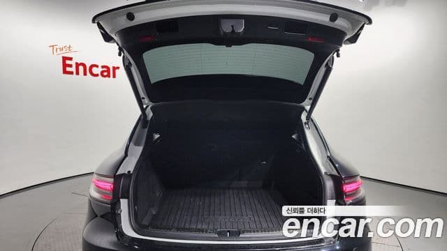 Porsche Macan 2019 — ფოტო 20/20