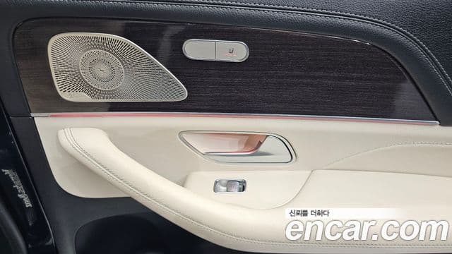 Mercedes-Benz GLE-Class 2021 — ფოტო 17/20