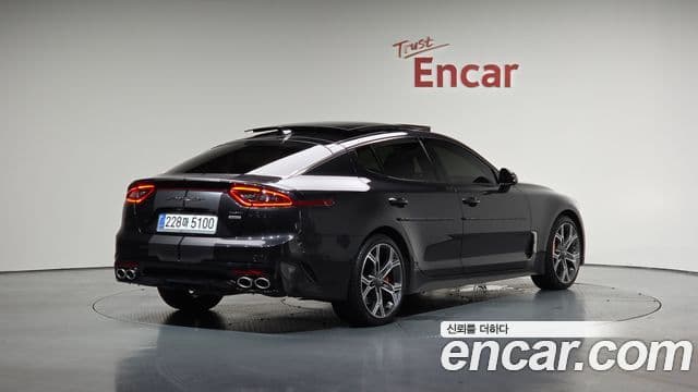 Kia Stinger 2018 — ფოტო 1/20