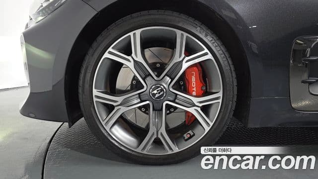 Kia Stinger 2018 — ფოტო 4/20