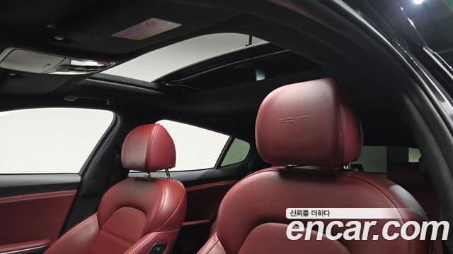 Kia Stinger 2018 — ფოტო 18/20