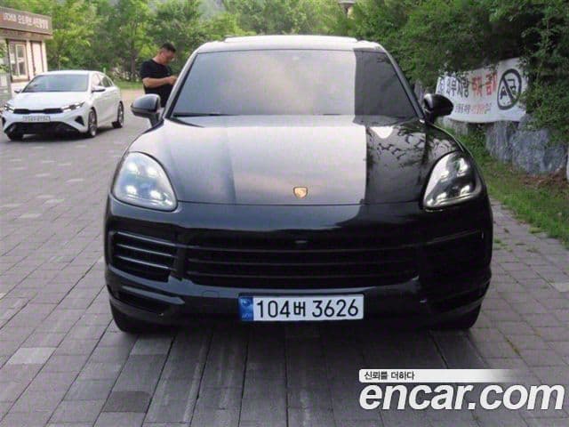 Porsche Cayenne 2021 — Photo 1/20