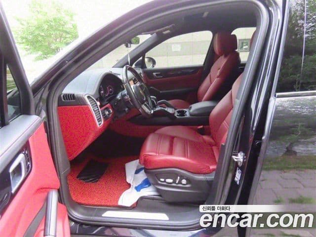 Porsche Cayenne 2021 — Photo 18/20