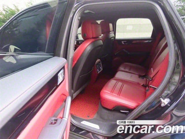 Porsche Cayenne 2021 — Photo 14/20
